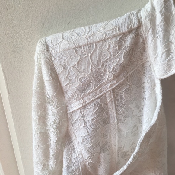 Jennifer Lopez Jackets & Blazers - Jennifer Lopez White Lace Jacket! Jennifer Lopez Jackets & Blazers - Jennifer Lopez White Lace Jacket!